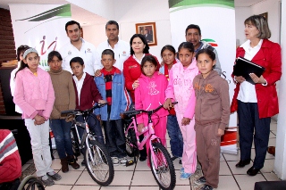 ENTREGA SEDIF SILLAS DE RUEDAS, BICICLETAS Y DONATIVOS