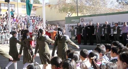 LLAMA EL GOBERNADOR A CONTINUAR EL FOMENTO DE LOS VALORES CÍVICOS Y EL AMOR POR LA PATRIA