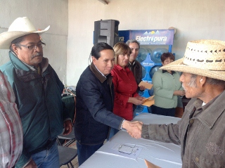 ALCALDE ENTREGA 633 APOYOS DEL PROGRAMA  “RESCATE A LOS ABUELOS DE 60 A 69”