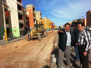 SUPERVISA ALCALDE AVANCE EN OBRAS DE PAVIMENTO Y ASFALTO EN 13 CALLES