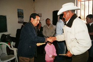 ENTREGA PRESIDENTE MUNICIPAL MÁS DE 200 MIL PESOS DEL PROGRAMA ’SESENTA y MAS’ A 408 ADULTOS MAYORES