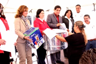 ENTREGA SEDIF APOYOS EN LA REGIÓN DE RÍO GRANDE