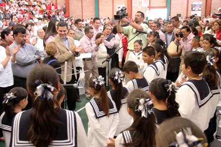 ENTREGA MAR 3 MIL CERTIFICADOS DE PRIMARIA Y SECUNDARIA