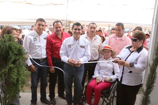 Claudia Anaya fortalece compromisos en la colonia Las Huertas