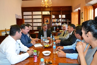 FIRMAN CONVENIO AYUNTAMIENTO Y MINERA MADERO