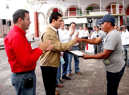 FESTEJA GODEZAC A TRABAJADORES EN EL DÍA DE LA SANTA CRUZ