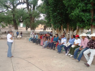 SE COMPROMETE SAÚL MONREAL CON FAMILIAS FRESNILLENSES