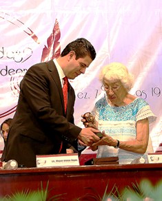 ENTREGA MAR PREMIO ESTATAL DE DERECHOS HUMANOS A LA FUNDACIÓN REBECA DE ALBA