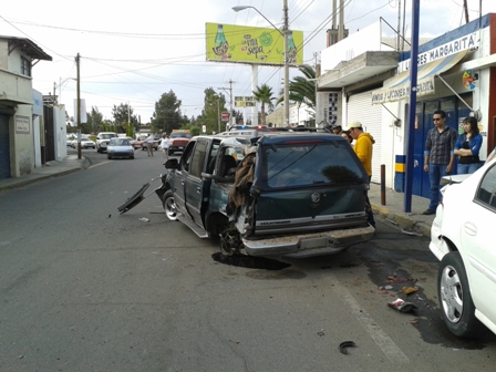 RIÑA DEJA DAÑOS EN BANSEFI