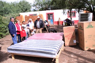 ENTREGA GODEZAC APOYOS EN COMUNIDADES DE FRESNILLO AFECTADAS POR LAS LLUVIAS