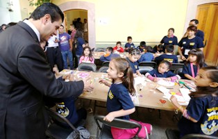 VISITA MAR A NIÑOS QUE PARTICIPAN EN TALLERES DE VERANO 2013