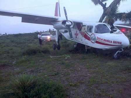 ATERRIZA DE EMERGENCIA AVIONETA DEL GOBIERNO DE CHIHUAHUA, CERCA DE LA CARRETERA FEDERAL 23