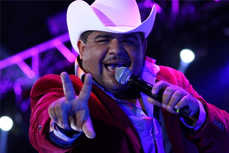 PONE CHUY LIZARRAGA A BAILAR A LOS FRESNILLENSES