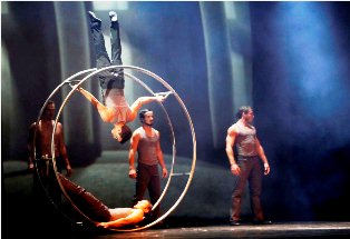 INAUGURAN CON CIRQUE ÉLOIZE EL FESTIVAL INTERNACIONAL DE TEATRO DE CALLE