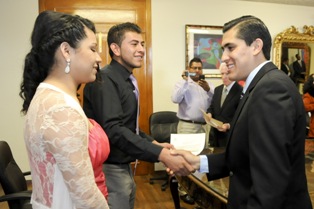 PRESIDE ALCALDE PRIMER MATRIMONIO CIVIL