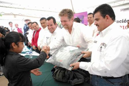 ENTREGA SEDESOL 866 UNIFORMES ESCOLARES EN CINCO COMUNIDADES DE FRESNILLO