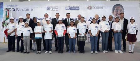 ENCABEZA MAR ENTREGA DE BECAS A ESTUDIANTES DE ALTO RENDIMIENTO