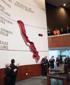 RINDEN HOMENAJE AL EJÉRCITO MEXICANO LOS TRES PODERES DE GOBIERNO EN ZACATECAS
