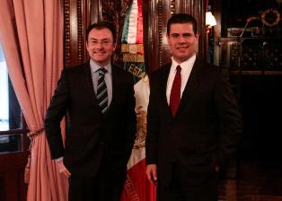 ANALIZAN MAR Y SECRETARIO DE HACIENDA PRESUPUESTO 2014