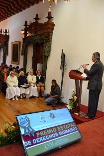 ENTREGAN PREMIO ESTATAL DE DERECHOS HUMANOS AL ASILO 
