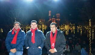 ENCIENDEN GOBERNADOR Y ALCALDE ILUMINACIÓN NAVIDEÑA EN GUADALUPE