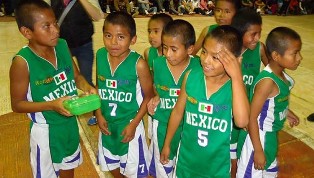 HABRÁ TRES JUEGOS DE EXHIBICIÓN DE BÁSQUETBOL DE LOS NIÑOS TRIQUIS