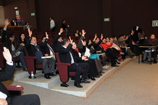 MIGUEL ALONSO REYES, EL GOBERNADOR MEJOR EVALUADO EN TODO EL PAÍS; TAMBIÉN ES EL QUE MENOS GANA