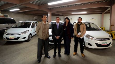 Entrega Alcalde seis unidades automotrices a departamentos del Ayuntamiento