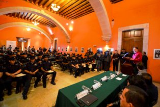 Entrega BMQ apoyo de mejoramiento a la vivienda a policías