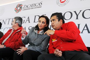 ENTREGAN APOYOS DEL FONDEN A GUADALUPENSES