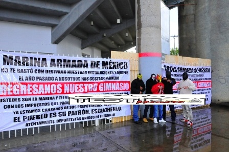 LUCHADORES, BOXEADORES Y KARATECAS DEFIENDEN EL GIMNASIO SOLIDARIDAD DE LA MARINA