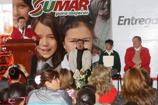 ENTREGA GOBERNADOR MOBILIARIO Y APOYOS EDUCATIVOS EN VETAGRANDE