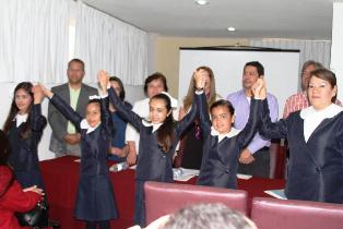 CONVIVE MAR CON PEQUEÑOS ARTISTAS QUE DAN FORMA A MURAL ALUSIVO A LA TOMA DE ZACATECAS