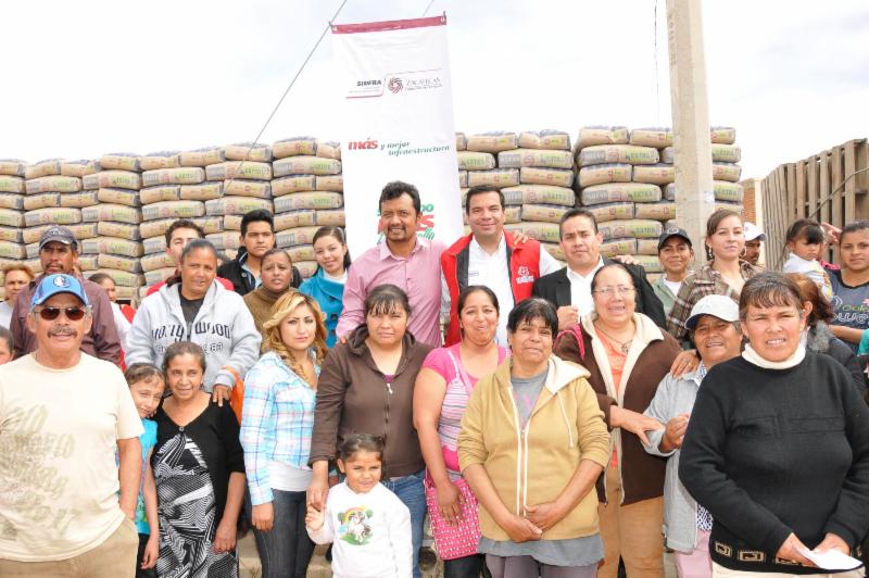 ENTREGA SINFRA 36 TONELADAS DE CEMENTO PARA BENEFICIO DE FAMILIAS DE VETAGRANDE