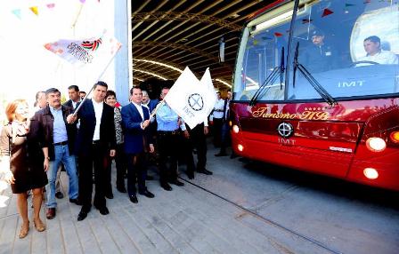 DA MAR BANDERAZO DE SALIDA A PRIMER CAMIÓN ENSAMBLADO AQUÍ