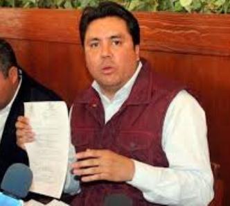 NO PROCEDE AMPARO DE EXCONTRALOR
