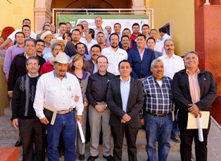 ANTE PROTESTAS CONVOCA GOBERNADOR AL DIÁLOGO Y AL RESPETO
