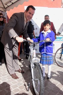 ENTREGA ALCALDE Y DIF FRESNILLO BICICLETAS DE LA FUNDACIÓN TELMEX