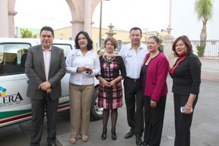 ENTREGAN UNIDAD MOTRIZ A DIF MUNICIPAL