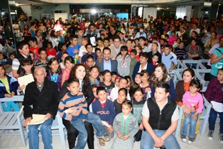 Entrega el alcalde 502 becas a estudiantes jerezanos