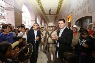 INAUGURA GOBERNADOR RESTAURANTE LA COFRADÍA