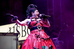 IMPRESIONA ASTRID HADAD CON SU SINGULAR ESPECTÁCULO