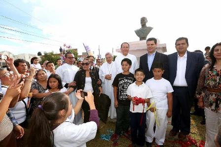 SE SUMA EL GOBERNADOR A CONSTRUCCIÓN DE COMPLEJO PASTORAL JUAN PABLO II