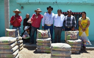 TRAS AÑOS DE OLVIDO, EL ALCALDE ROBERTO LUÉVANO VISITA COMUNIDAD DE EL PESCADO