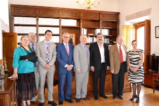 CONVIVE CARLOS PEÑA CON MADRES TRABAJADORAS DEL AYUNTAMIENTO