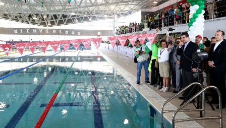 INAUGURAN GOBERNADOR Y DIRECTOR DEL CONADE CENTRO ACUÁTICO CENTENARIO