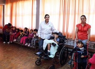 RECIBE ESCUELA DE EDUCACIÓN ESPECIAL JORNADAS DE SALUD DEL DIF