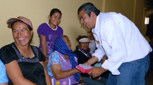 ESTRECHA CONTACTO ROBERTO LUÉVANO CON ÁREA RURAL
