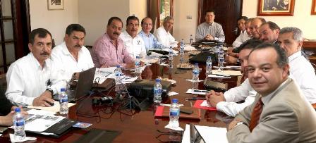 ESTRECHA CONTACTO ROBERTO LUÉVANO CON ÁREA RURAL