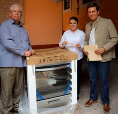 ENTREGAN PREMIOS DE LA CAMPAÑA EN FRESNILLO NOS MUEVE EL COMERCIO